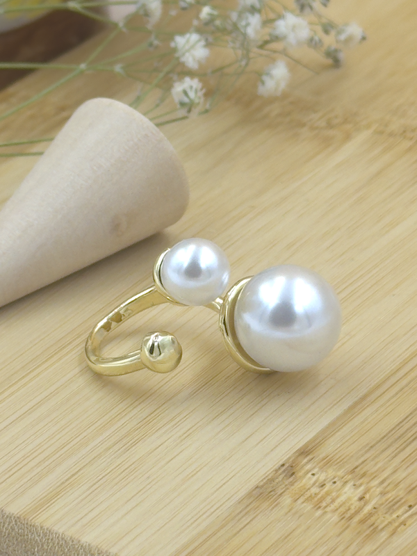 Large white pearl ring