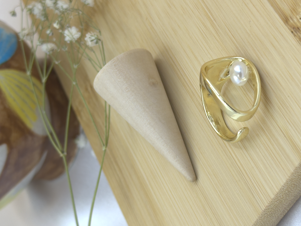 Closed pearl ring