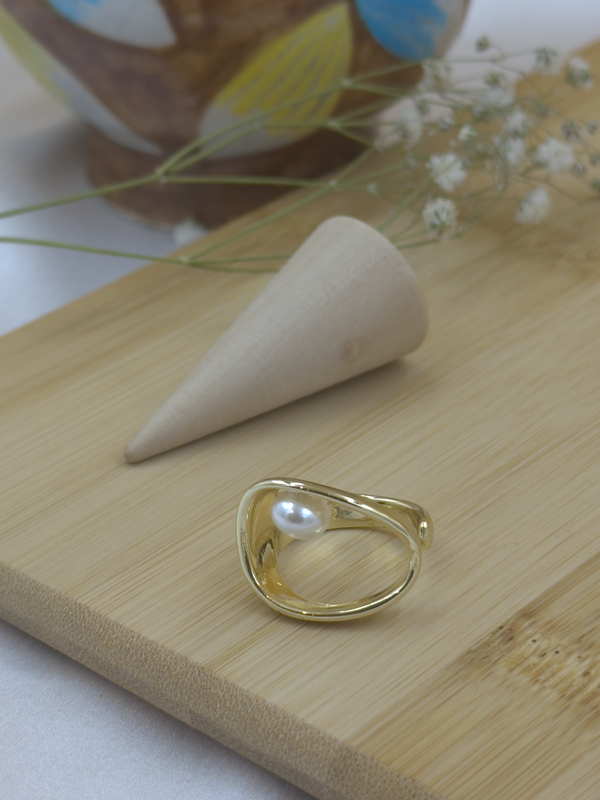Closed pearl ring