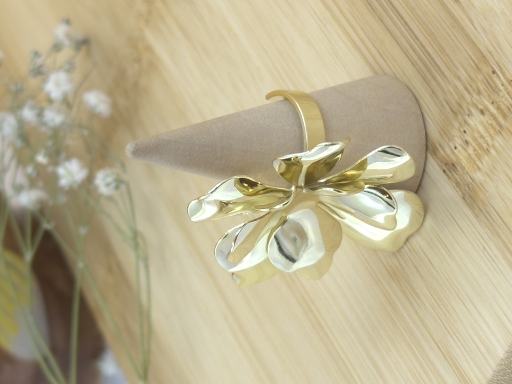 Large-wavy-petals-ring
