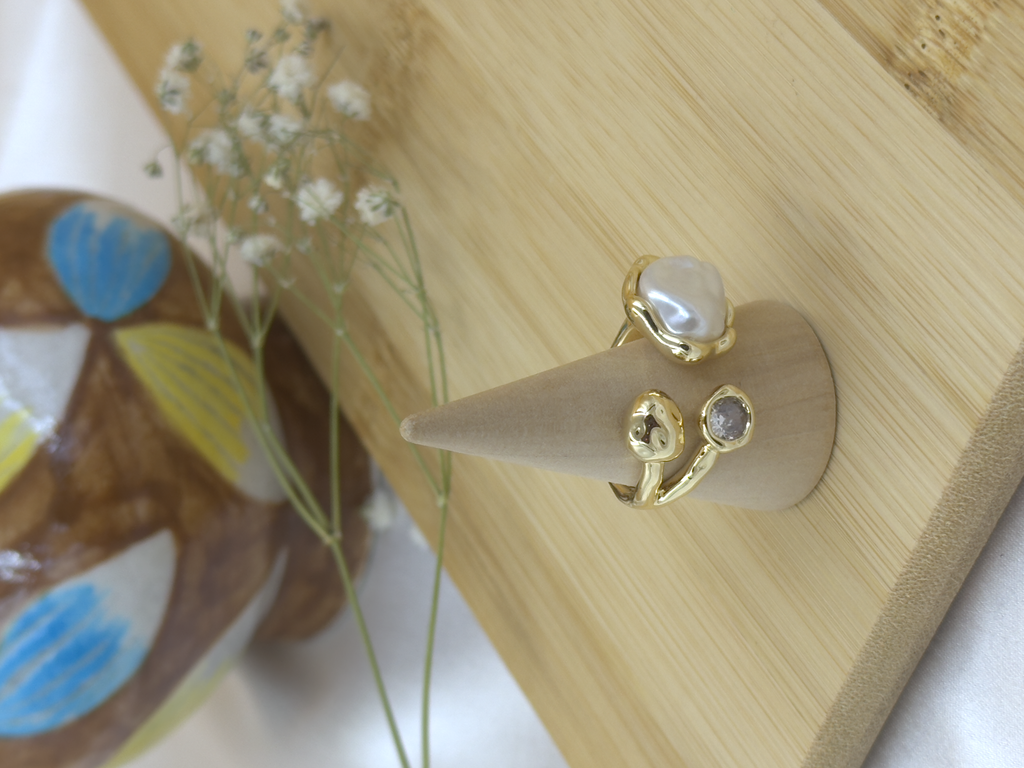 Classic pearl ring