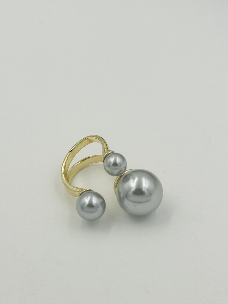 Black pearl ring