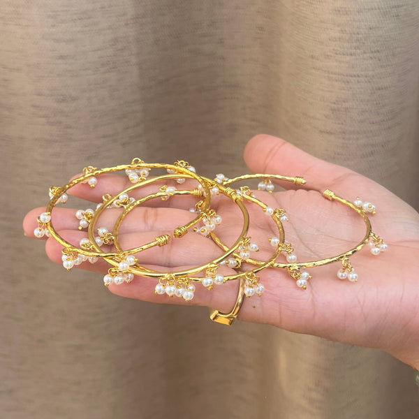 Light weight pearly bangles