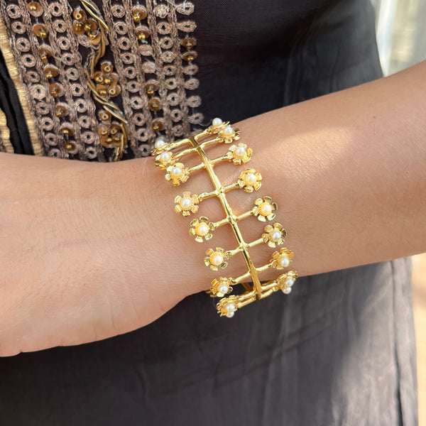 White rows light weight brass adjustable handcuff